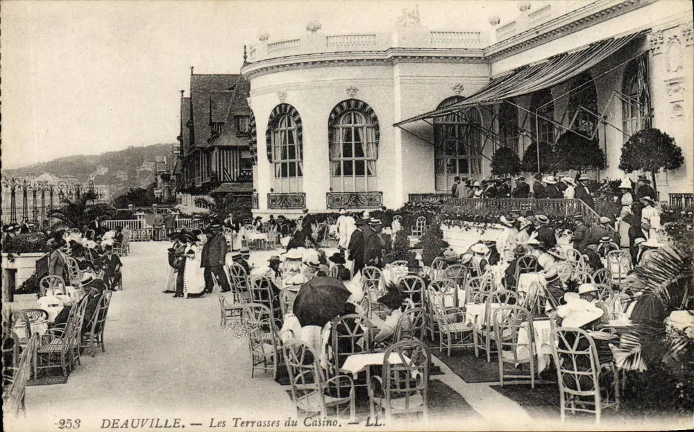 Deauville — Die Terrassen des Casinos — LL. — Nr. 253 - Vorderseite