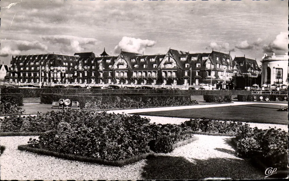 Deauville — Das Normandy-Hôtel und die Gärten — Réal-Photo, Paris - Vorderseite