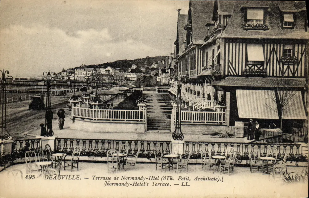 Deauville — Terrasse do Hotel Normandy (do Arq. Petit, Arquiteto) — LL - Frente