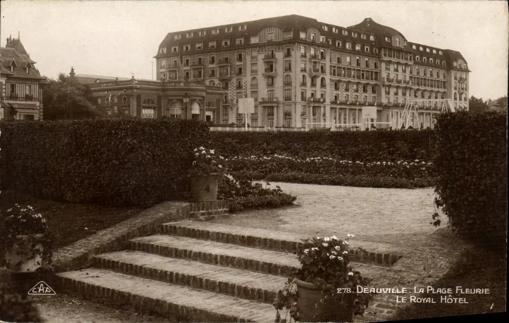Deauville. Die blühende Strandpromenade — Le Royal Hôtel — C.A.P. Straßburg Nr. 278 - Vorderseite