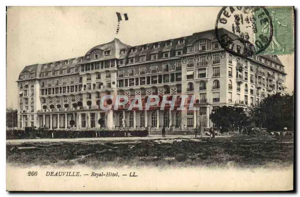 Deauville — Hotel Royal — LL. — n° 266 - Frente