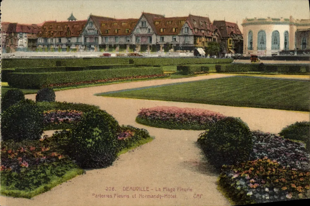 Deauville - Die blühende Strandpromenade — Blumenbeete und Hotel Normandq — Antike Ansichtskarte, Nr. 226 - Vorderseite