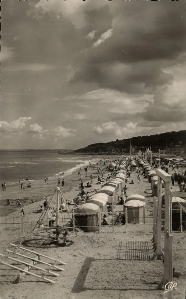 Deauville — Die Strandpromenade bei Flut — Cap - Vorderseite