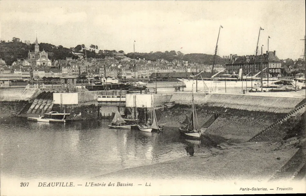 Deauville — Der Eingang zu den Becken — Paris-Galerien, Trouville - Vorderseite