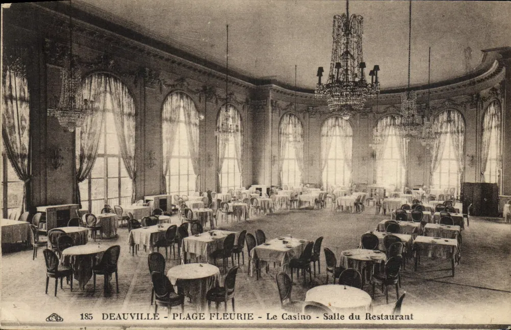 Deauville - Blühende Strandpromenade - Das Casino - Restauranthalle - Vorderseite