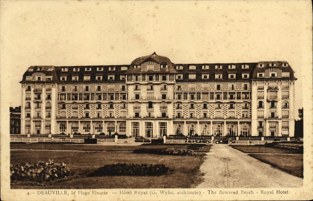 Deauville, la Plage Fleurie — Hôtel Royal (G. Wybo, architecte) - Recto