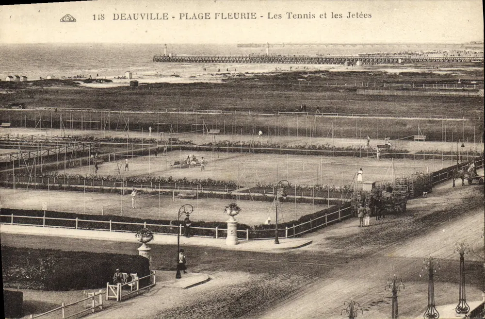 Deauville - Blühende Strände - Die Tennisplätze und die Dächer - Vorderseite
