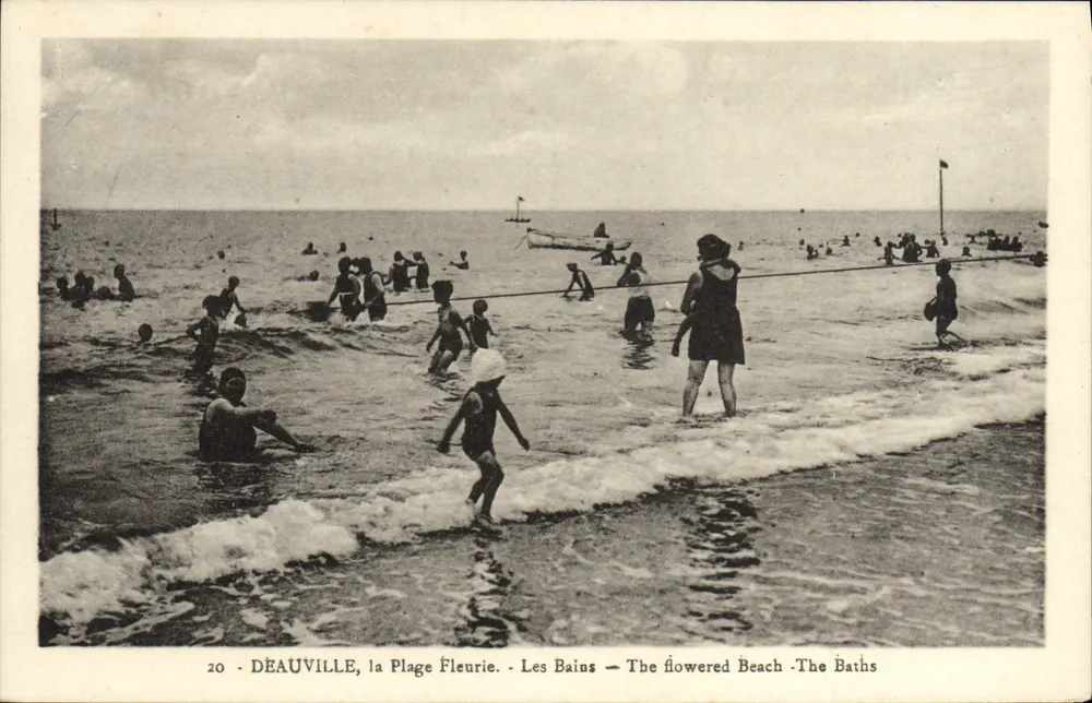 Deauville, la Plage Fleurie — Les Bains — The flowered Beach - The Baths - Recto