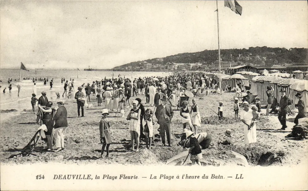 Deauville, die Blühende Strand — Der Strand zur Badezeit — LL - Vorderseite