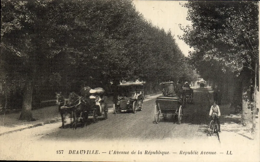 Deauville — Die Avenue de la République — LL - Vorderseite