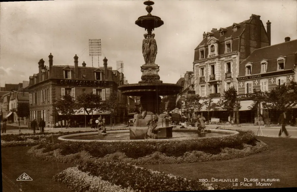 Deauville - Place Morny — Ansicht der mit Statuen geschmückten Fontäne — Verlag C.A.P. Nr. 280 - Vorderseite