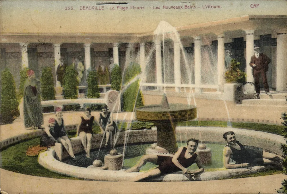 Deauville - La Plage Fleurie - Les Nouveaux Bains - L'Atrium — CAP, n° 253 - Recto