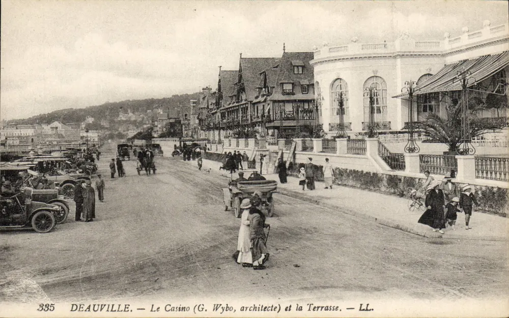 Deauville — Le Casino (G. Wybo, architecte) et la Terrasse — LL. - Recto