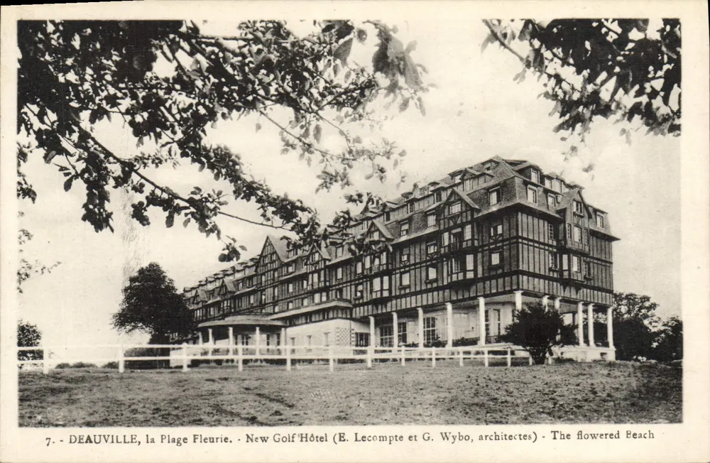 Deauville, Die Blühende Strände — New Golf Hotel (E. Lecompte und G. Wybo, Architekten) - Vorderseite