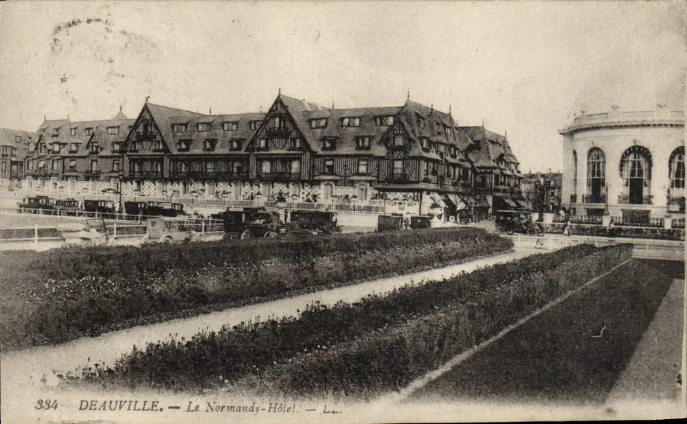 Deauville — O Hotel Normandy — n°334 - Frente