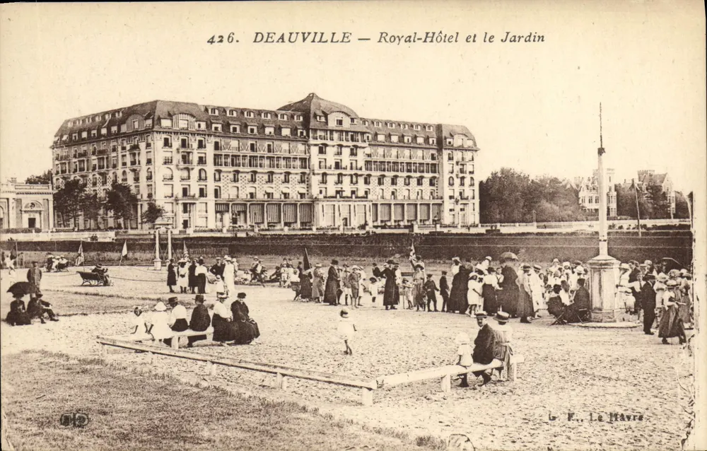 Deauville — Royal-Hotel und der Garten — F. Le Maires - Vorderseite