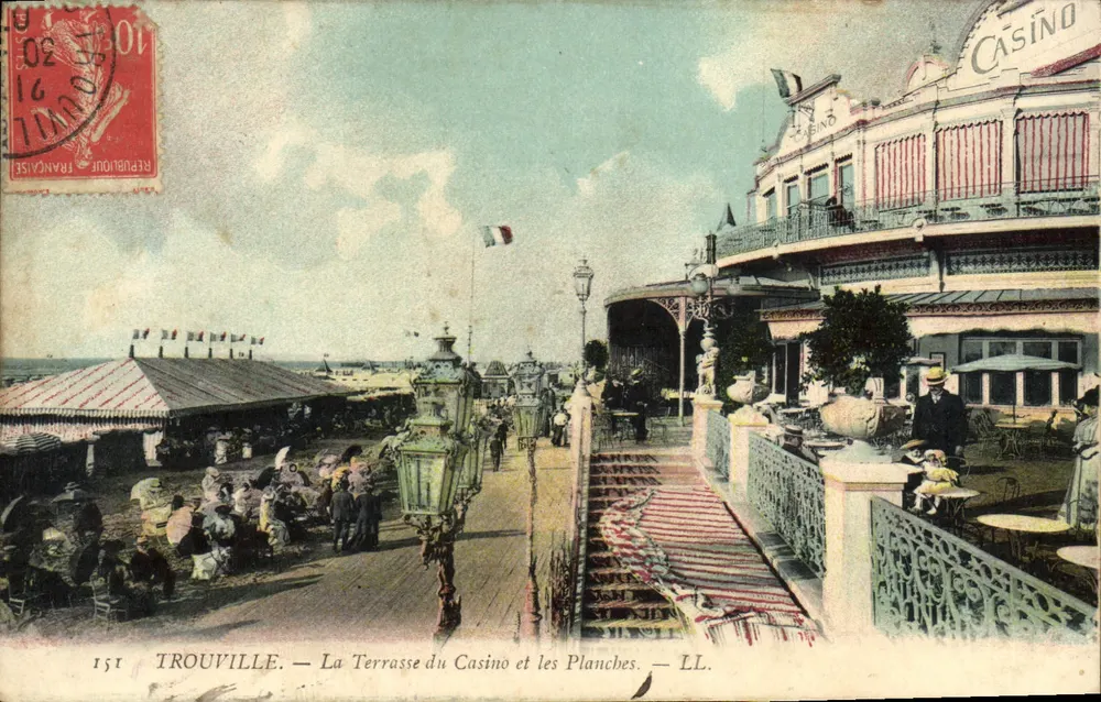 Trouville — La Terrasse du Casino et les Planches — LL. - Recto