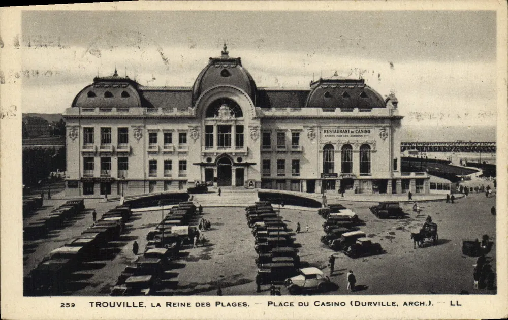 Trouville. Die Königin der Strände. — Platz des Casinos (Durville, Arch.) - Vorderseite