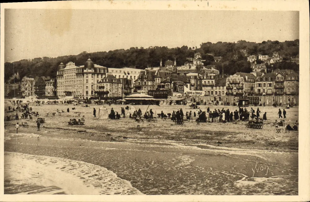 Trouville — Strandansicht von den Dämmen — Éditions d'Art YVON - Vorderseite