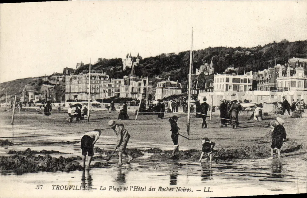 Trouville — Strand und Hotel des Roches Noires — LL. - Vorderseite