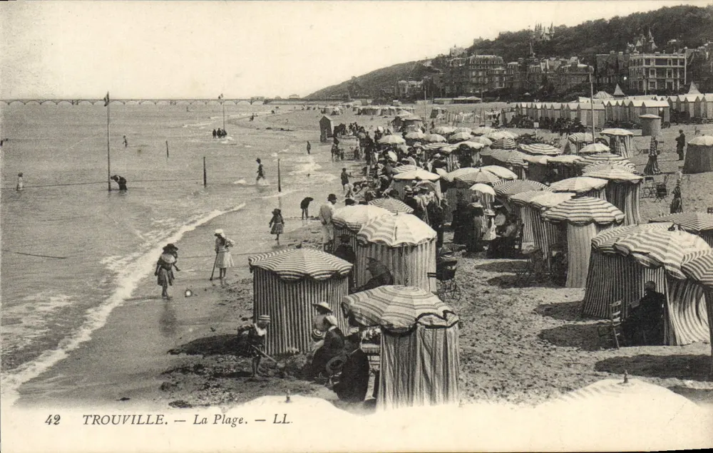 Trouville — A Praia — LL. — n°42 - Frente