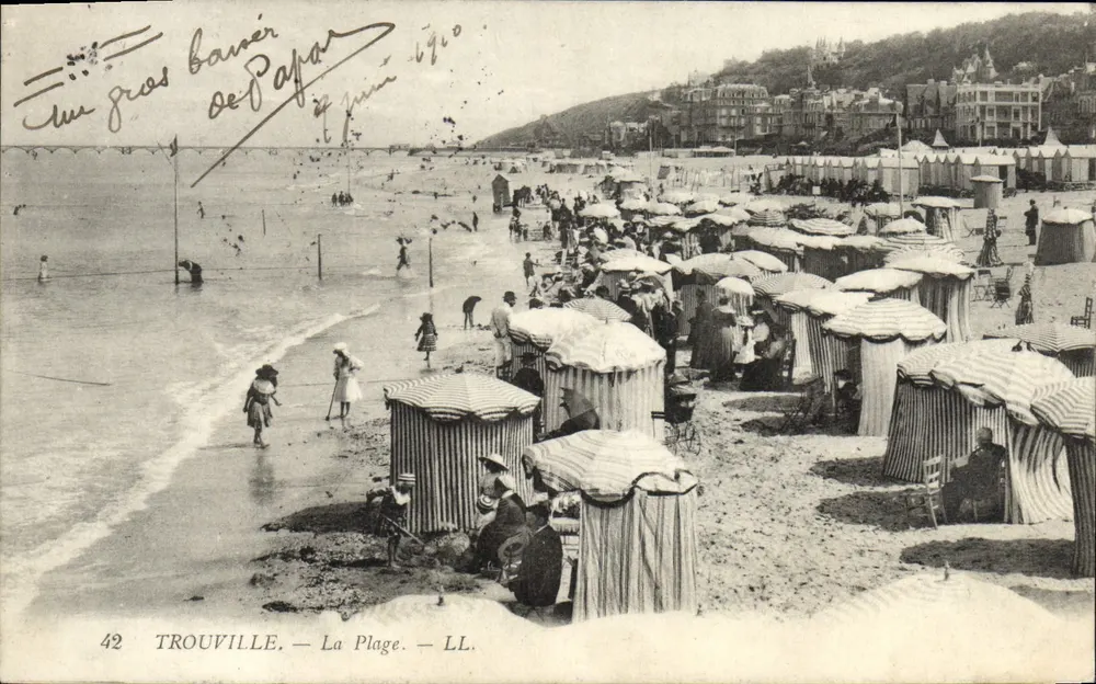 Trouville — A Praia — LL. — n°42 - Frente