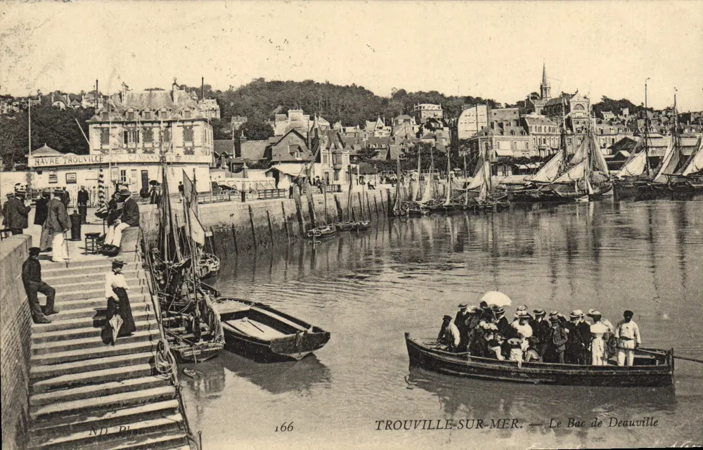Trouville-sur-Mer — Le Bac de Deauville — éditeur Havre-Trouville, n° 166 - Recto