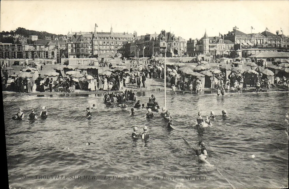Trouville-sur-Mer — Ansicht der Strandpromenade zur Badezeit — ND Phot. - Vorderseite