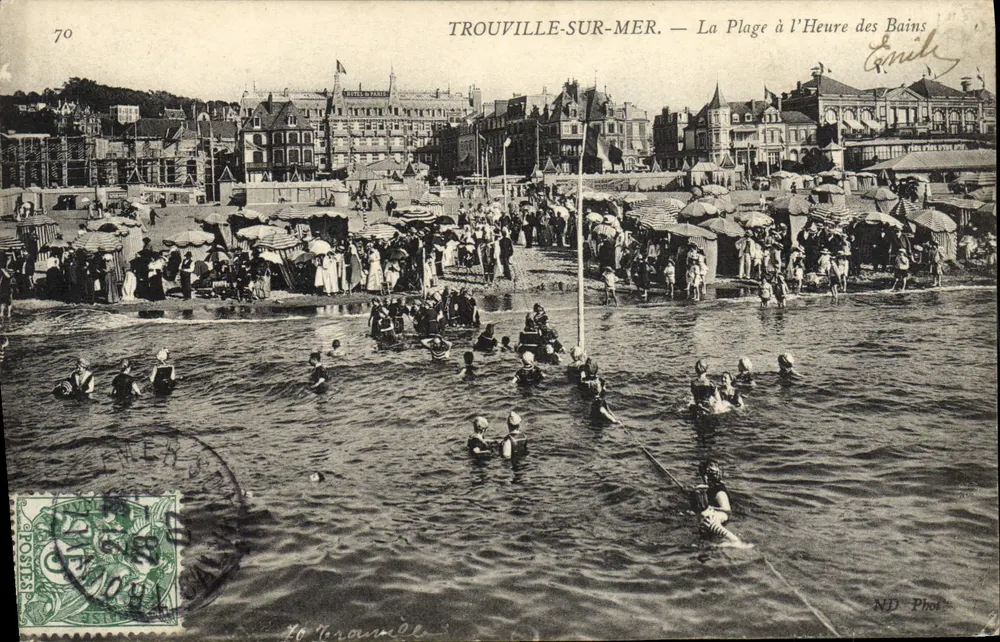 Trouville-sur-Mer — Ansicht der Strandpromenade zur Badezeit — ND Phot - Vorderseite