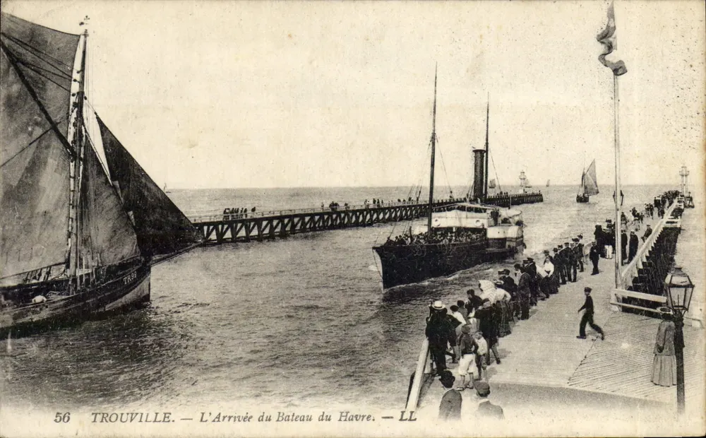Trouville — L'Arrivée du Bateau du Havre — LL - Recto