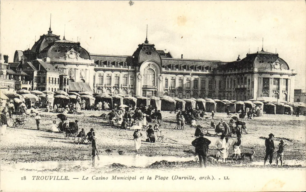Trouville — Das Municipale Casino und der Strand (Durville, arch.) — LL. - Vorderseite