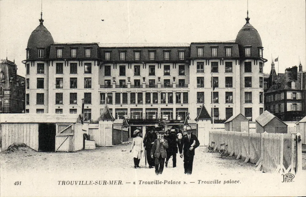 Trouville-sur-Mer — « Trouville-Palace » — JND Hof. - Recto