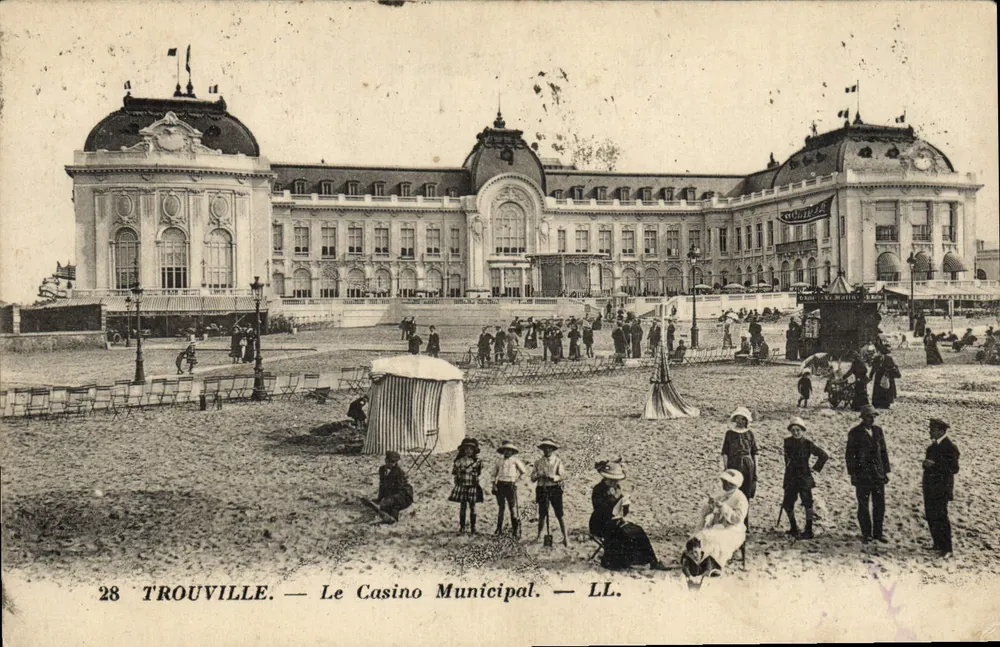 Trouville — Das Municipale Casino — LL. - Vorderseite