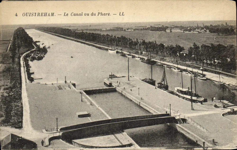 Ouisstreham — Le Canal vu du Phare — LL - Front