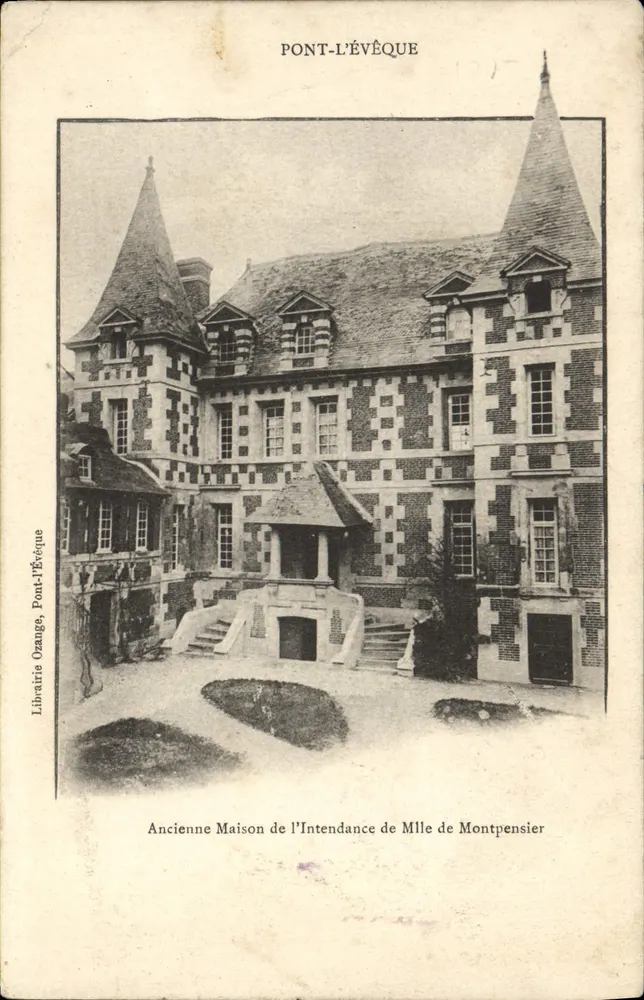 Pont-l'Évêque — Ehemaliges Intendanzhaus von Mlle de Montpensier — Librairie Ozaugé - Vorderseite