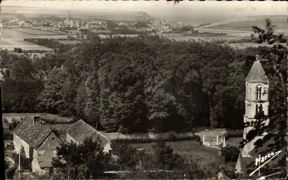 Vue générale prise de l'église de Commes — Port-en-Bessin (Calvados) — Marco - Recto