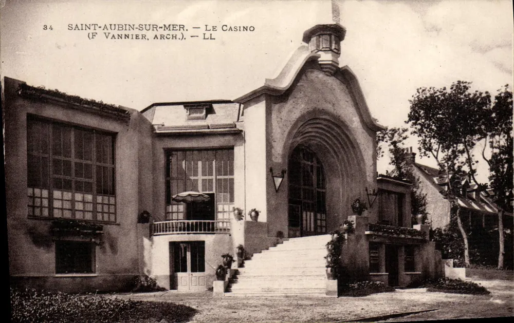 Saint-Aubin-sur-Mer — O Casino — (F. Vannier, Arq.) — LL - Frente