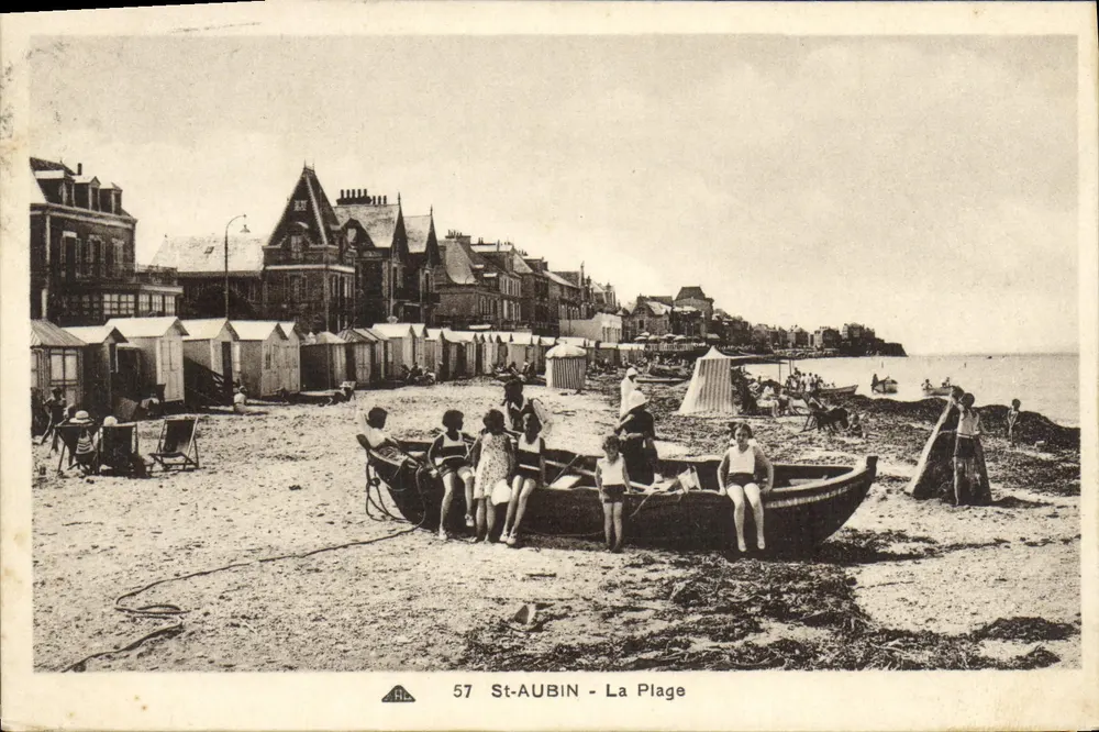 St-AUBIN - A Praia — visão da praia com barco e cabines — editor 'De l'Académie des Arts Photomécaniques' n°57 - Frente