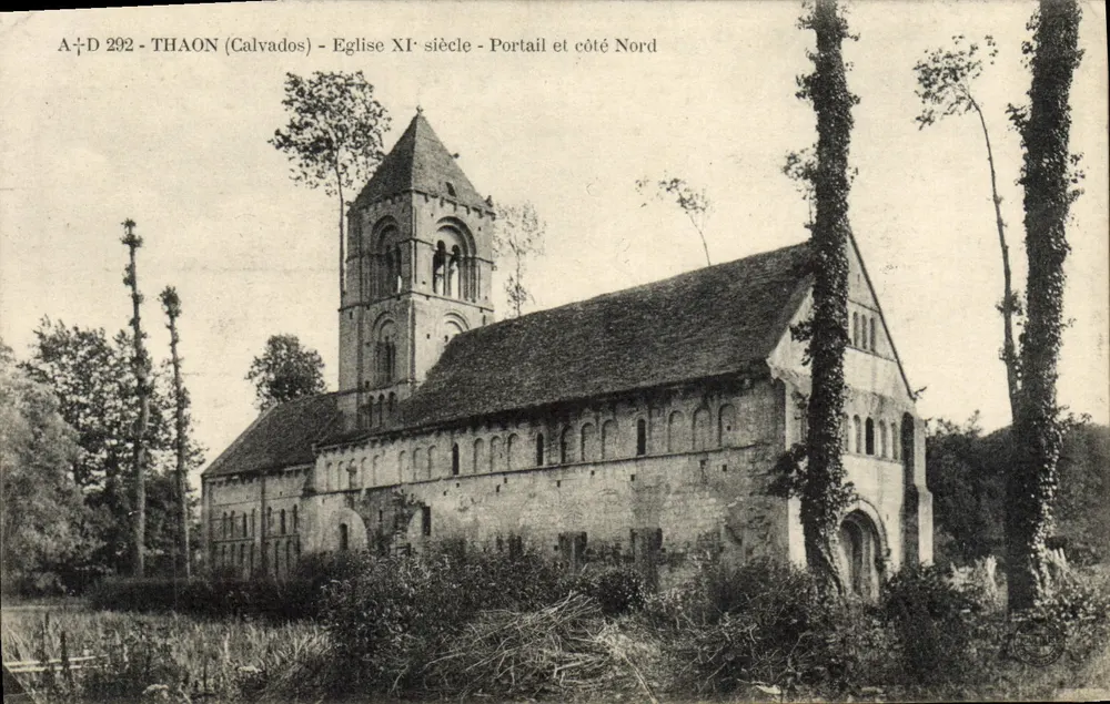 Thaon (Calvados) — Kirche des 11. Jahrhunderts — Portal und Nordseite — A. Dubosq, Verlag (Calvados) - Vorderseite