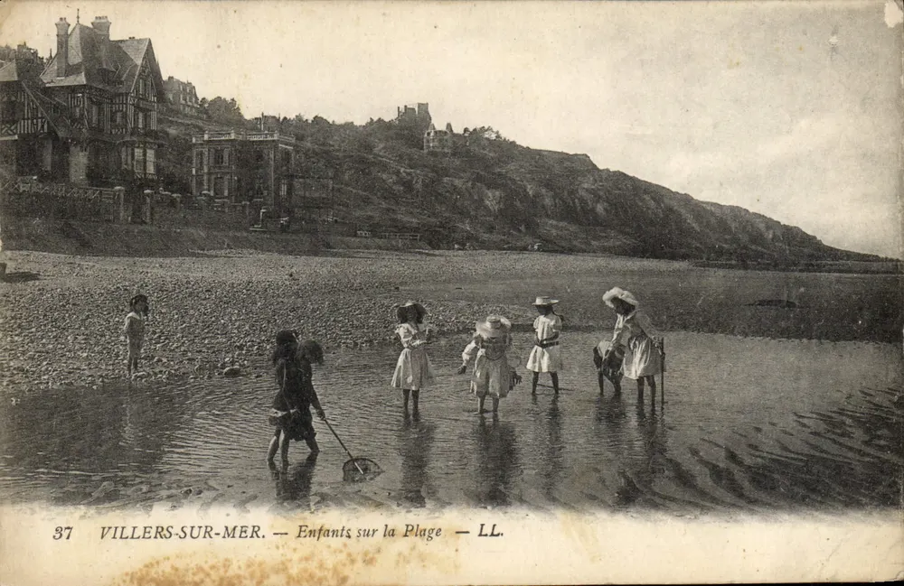 Villers-sur-Mer — Kinder am Strand — LL. - Vorderseite