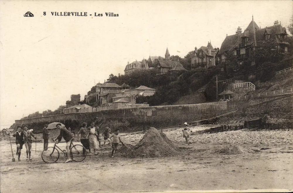 Villerville - Die Villen — Ansicht der Strandpromenade und Villen auf dem Hügel - Vorderseite