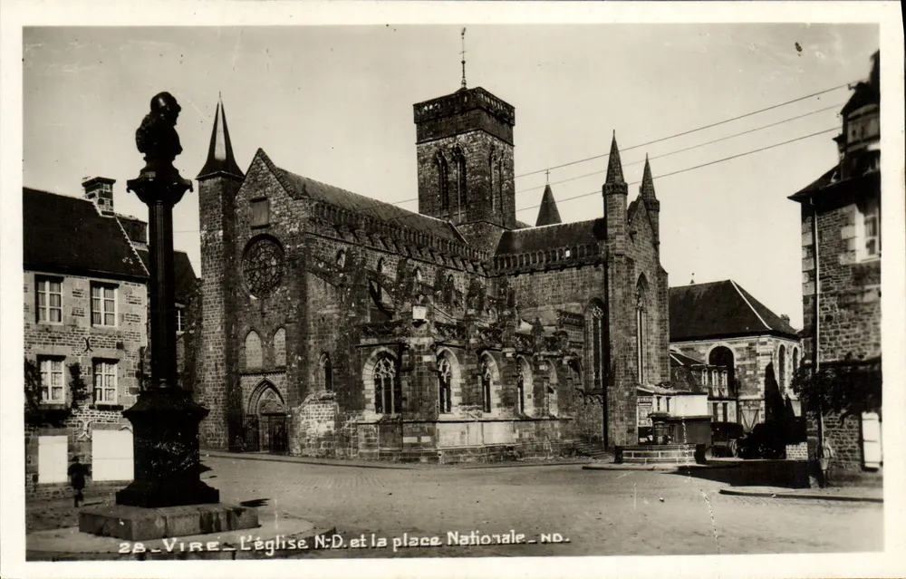 Vire — Kirche Notre-Dame und Nationalplatz - Vorderseite