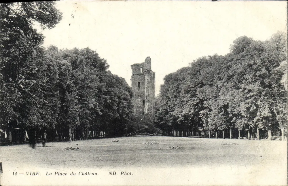 Vire — A Praça do Castelo — ND. Fot. - Frente
