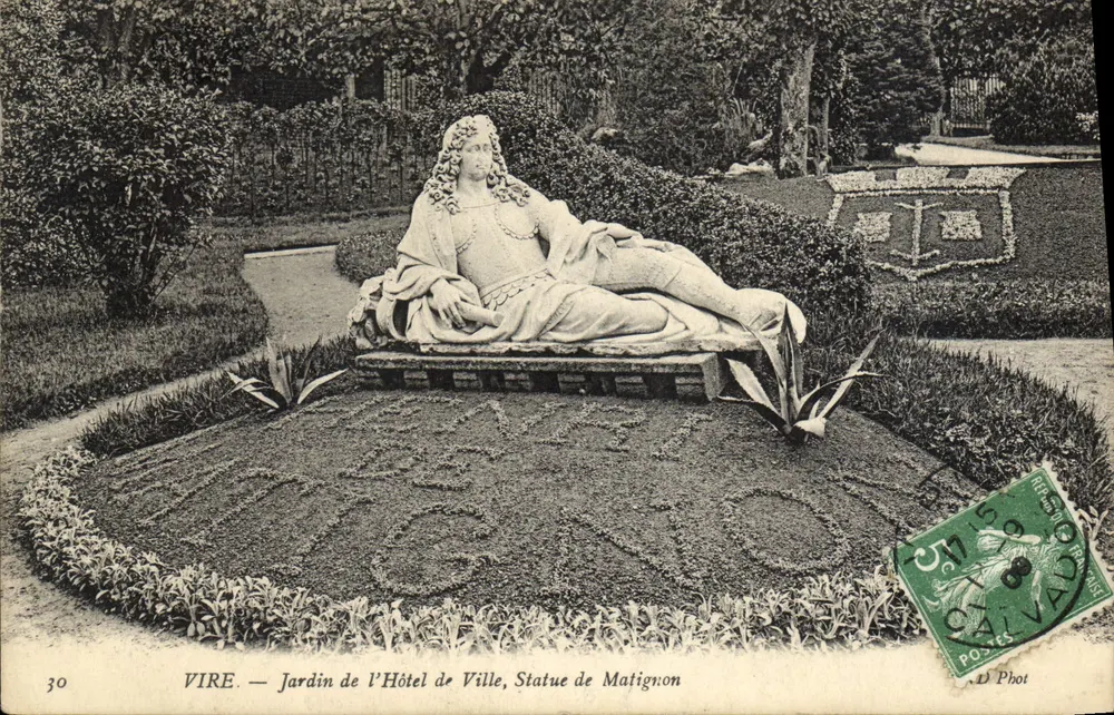 Vire — Garten des Rathauses, Statue von Matignon - Vorderseite