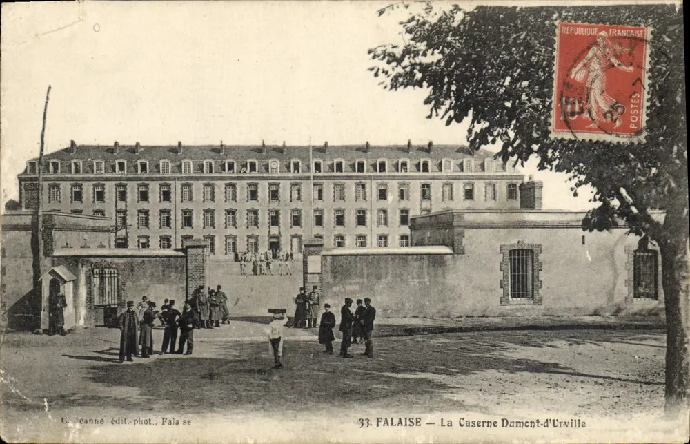 Falaise — La Caserne Dument-d'Urville — G. Jeanne Verlag-Foto Fala se - Vorderseite