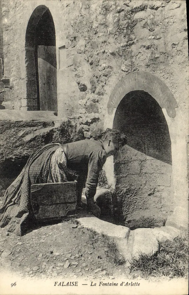 FALAISE — La Fontaine d'Arlette — NB 96 - Vorderseite