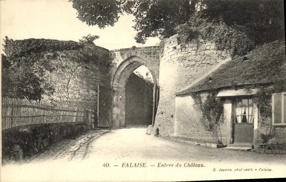 Falaise — Entrada do Castelo — C. Jeanne, fot.-edit. - Falaise - Frente