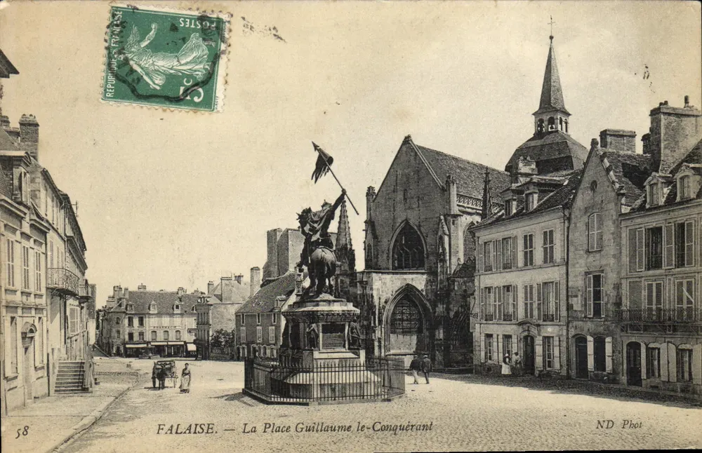 Falaise — A Praça Guillaume le-Conquérant — ND Phot - Frente