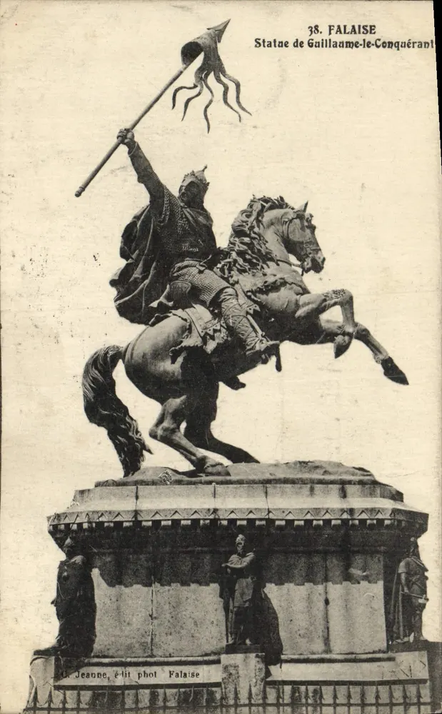 Falaise — Estátua de Guilherme o Conquistador — O. Jeanne, editor fotográfico Falaise - Frente
