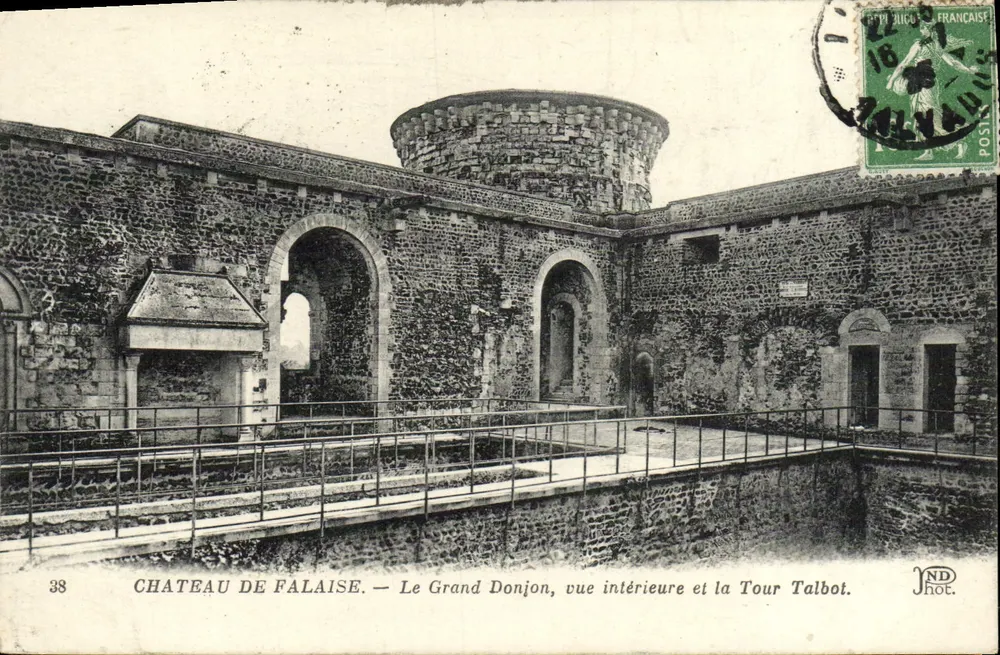 Schloss Falaise — Der Große Donjon, Innenansicht und die Talbot-Turm — JND Phot. - Vorderseite